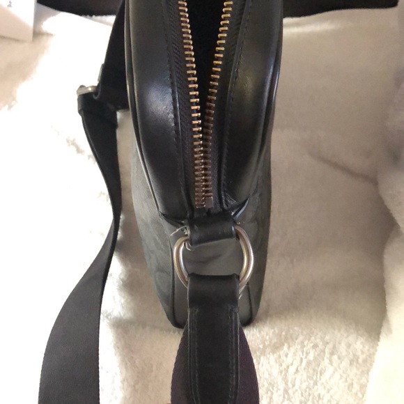 Coach men’s shoulder messenger bag - Picture 4 of 8